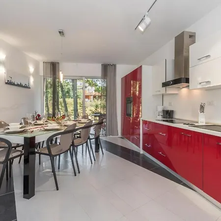 Holiday home Mit Privatpool Fuer 10 Personen Ca 150 Qm In Medulin, Istrien Suedkueste Von Istrien *