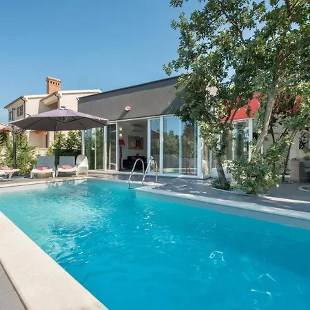 Holiday home Mit Privatpool Fuer 10 Personen Ca 150 Qm In Medulin, Istrien Suedkueste Von Istrien