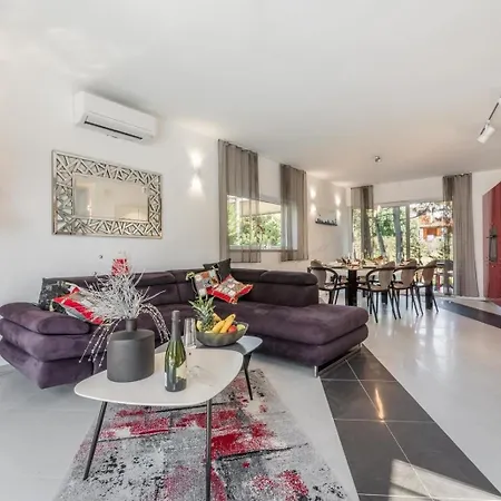 Holiday home Mit Privatpool Fuer 10 Personen Ca 150 Qm In Medulin, Istrien Suedkueste Von Istrien