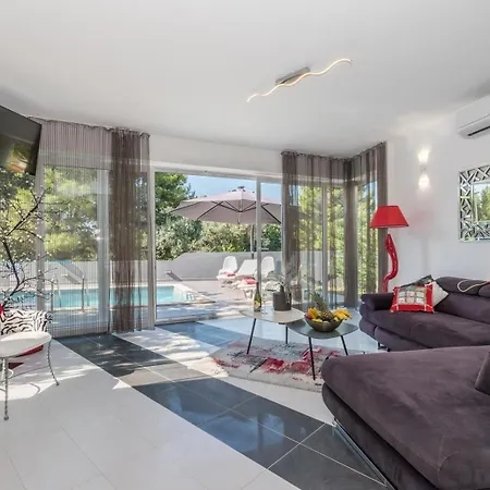 Holiday home Mit Privatpool Fuer 10 Personen Ca 150 Qm In Medulin, Istrien Suedkueste Von Istrien *